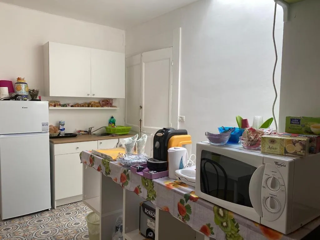 Phenicusa Μιλάτσο Bed and Breakfast