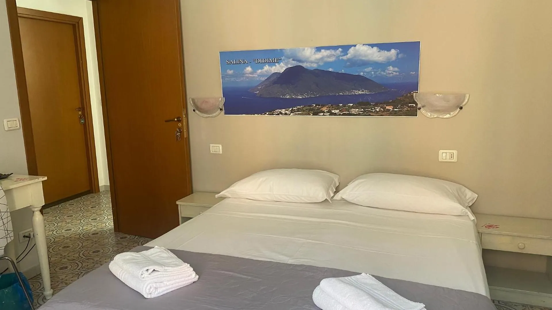 Phenicusa Μιλάτσο Bed and Breakfast