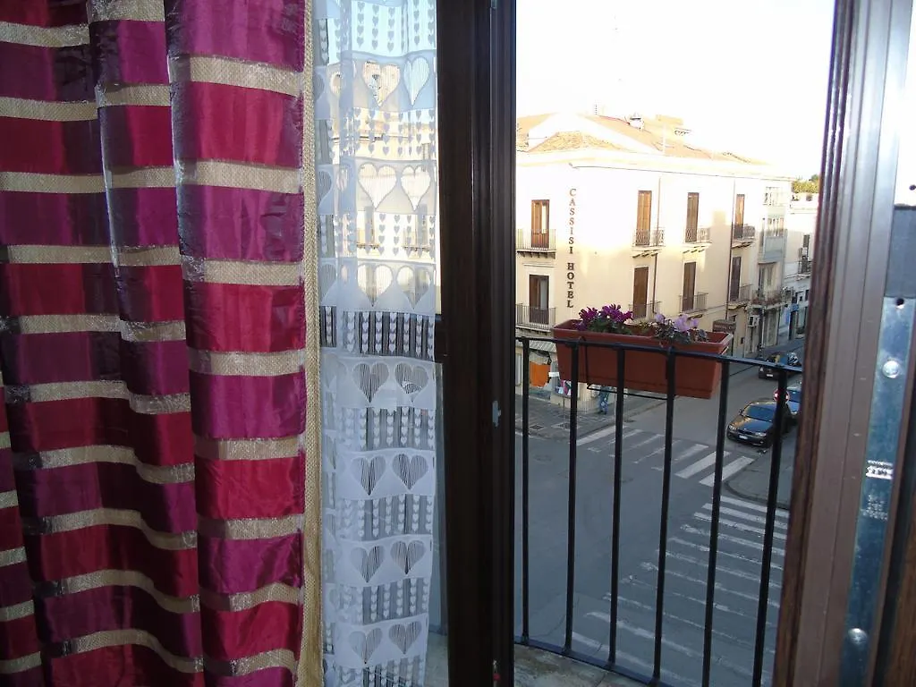 Phenicusa Μιλάτσο Bed and Breakfast